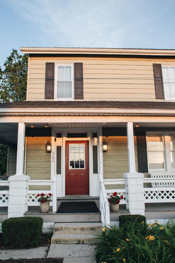 Country Squire Inn And Suites New Holland Exterior photo