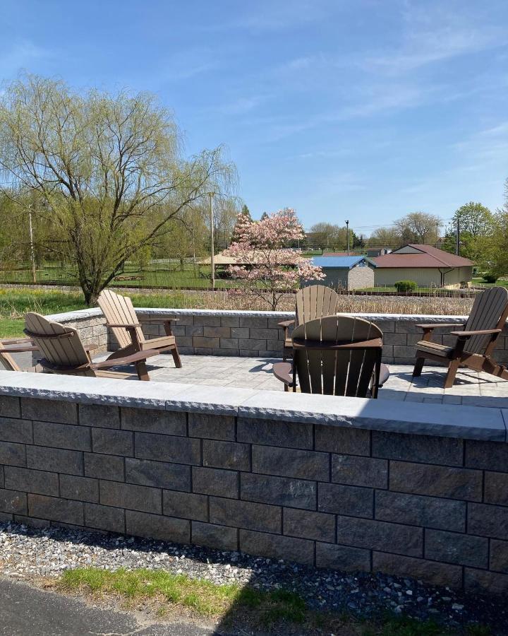 Country Squire Inn And Suites New Holland Exterior photo