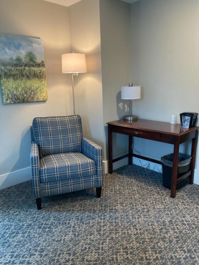 Country Squire Inn And Suites New Holland Exterior photo